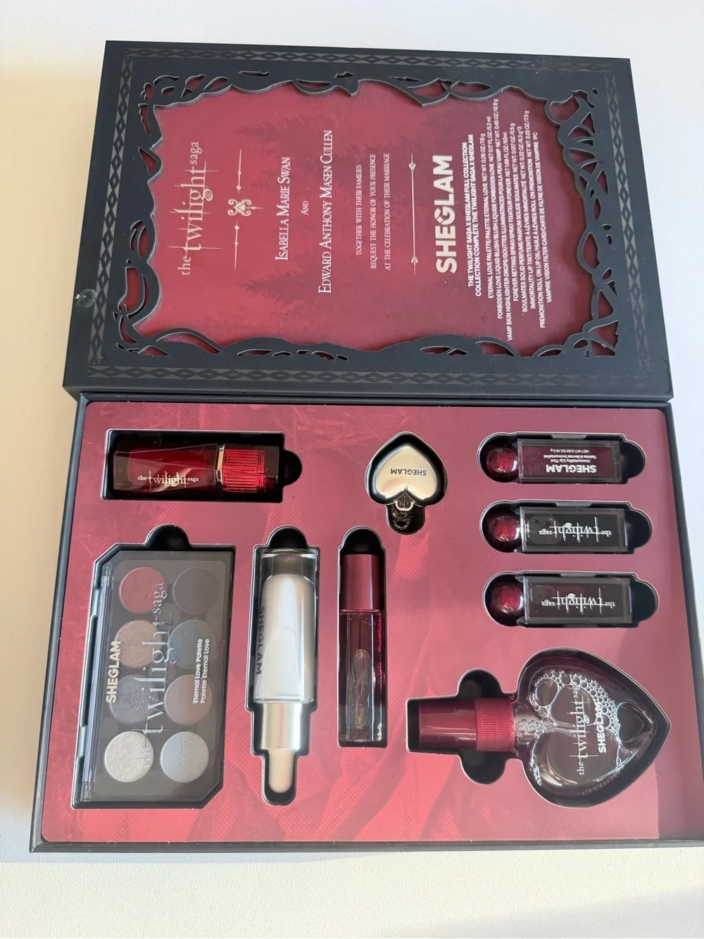 glam Red & Burgundy Women Makeup Eyeshadow Set